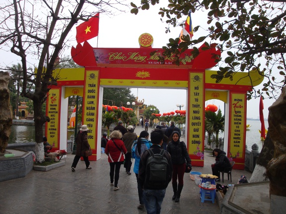 Entrance to Trấn Quốc Pagoda