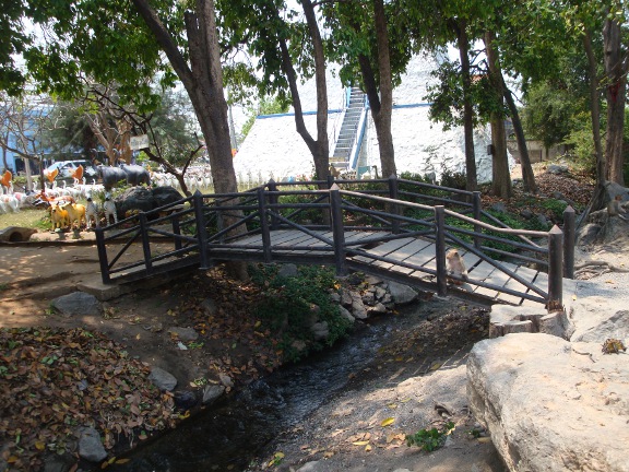 The bridge over the stream on the way to the shrine.