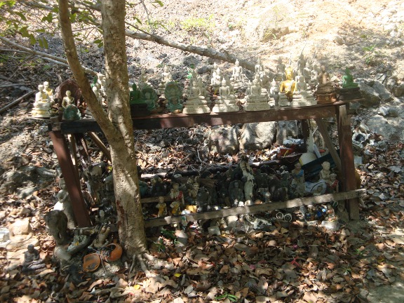 small shrine containing loads of Buddha images