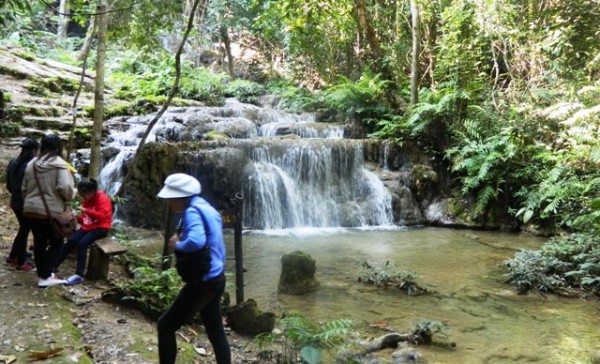 Pu Kaeng wateerfalls.JPG