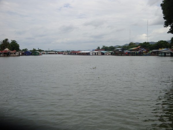 river front here was excellent, with many floating buildings