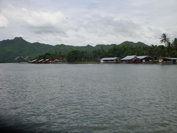 river front here was excellent, with many floating buildings