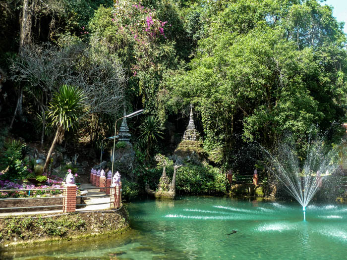 Chiang Dao caves entrance.jpg