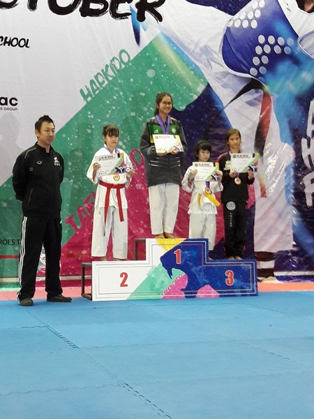 Kaylene receives bronze