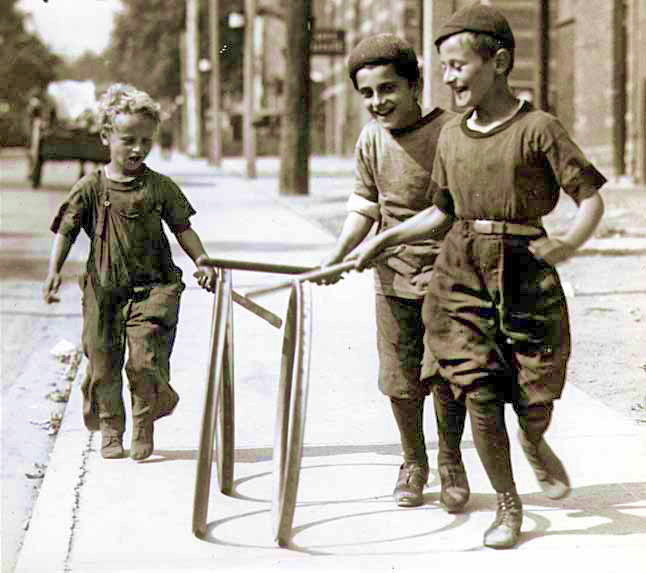 Boys_with_hoops_on_Chesnut_Street (1).jpg