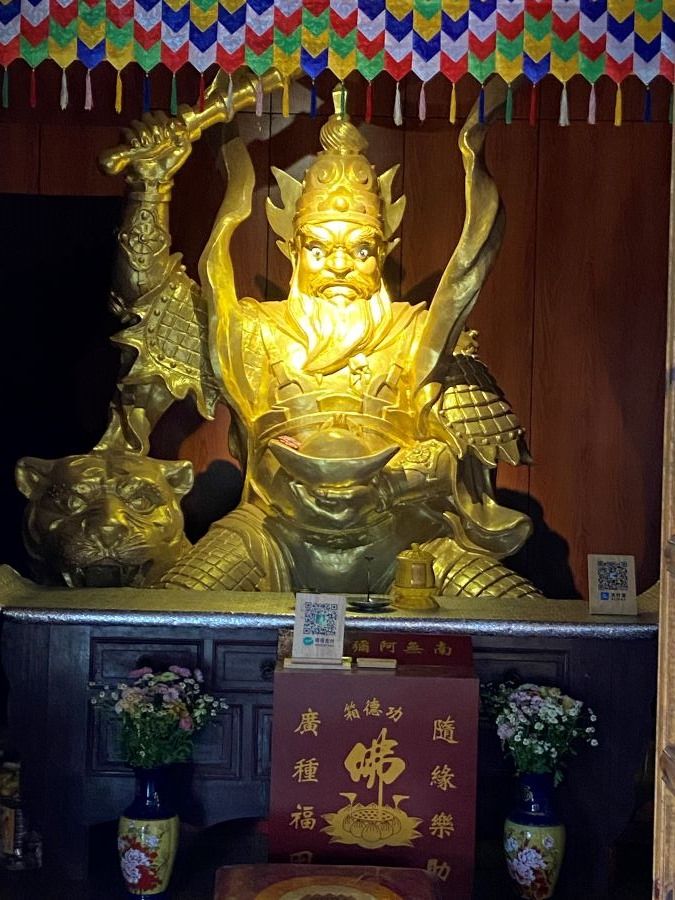 Cangshan temple statue.jpg