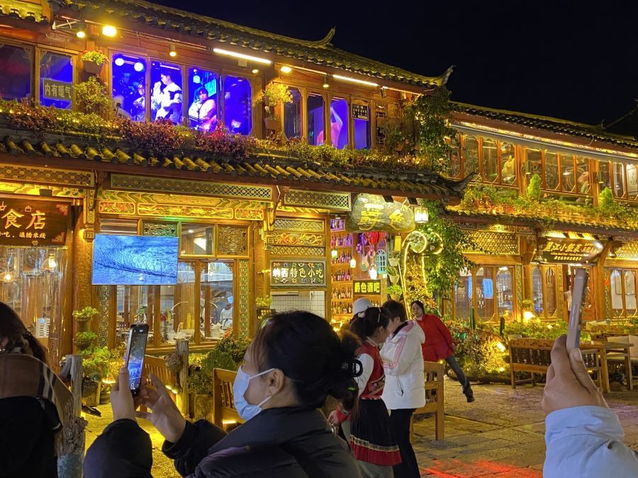 Lijiang at night 2.jpg