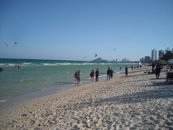 Hua Hin Beach and Kite sailing