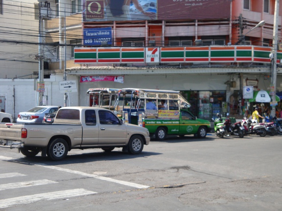 Centre of the market looking towards 7-11 during day