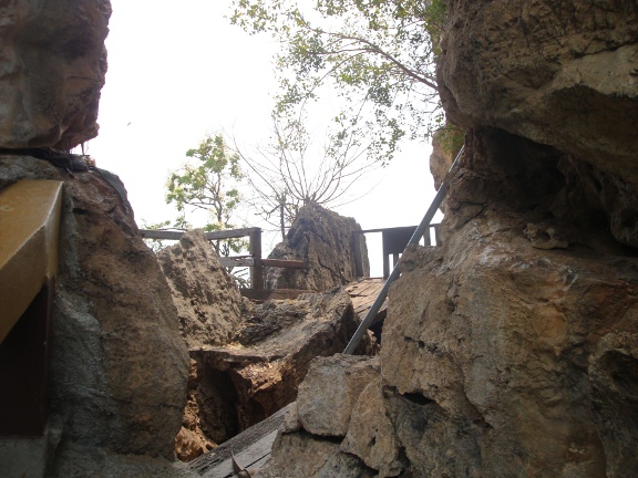 Nang Phan Thu Rat Mirror