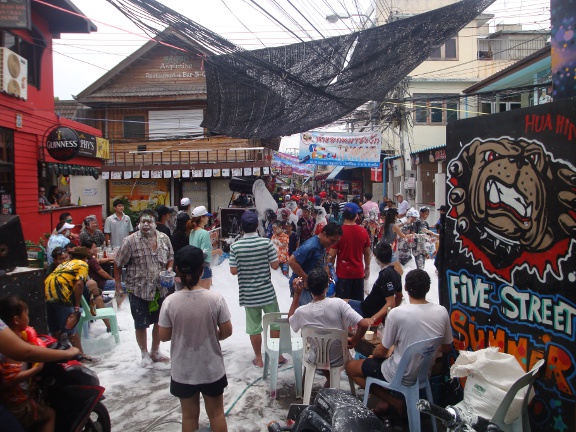 We stopped at one of the local hostelries for lunch, and just watched the fun in the foam.