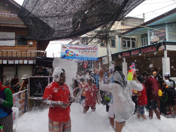 We stopped at one of the local hostelries for lunch, and just watched the fun in the foam.