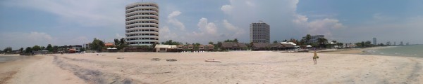 no sea wall as such along this stretch of the beach