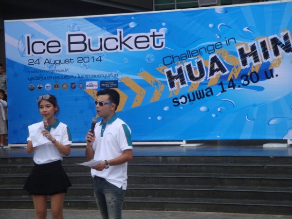 we had to listen to the 2 comperes for the day drone on, mainly in Thai