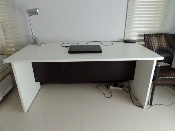 desk2.jpg