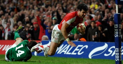 Mike-Phillips-try-for-Wales-against-Ireland_2572966.jpg