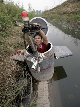 diy-submarine-close.jpg