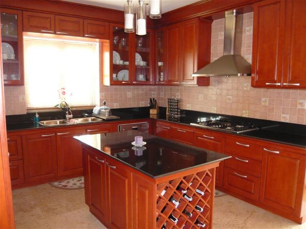 Kitchen2.JPG