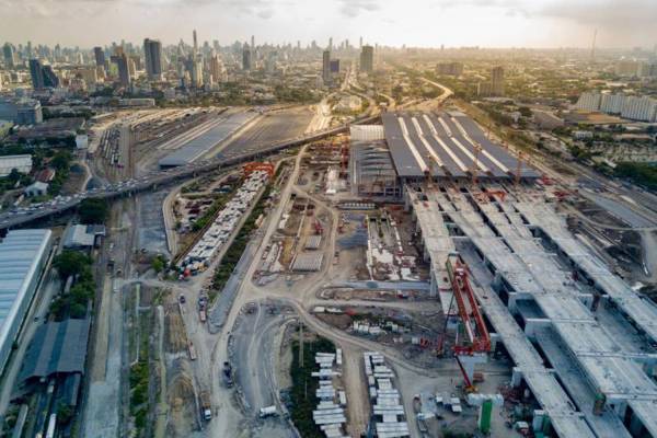 Construction of Bang Sue Grand Station is underway, with service scheduled to begin in 2021. (State Railway of Thailand photo)