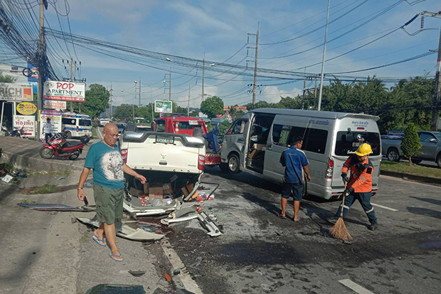 A road accident in Kathu district of Phuket province on Sunday hurts five Turkish tourists and a driver of the van. (Photo by Achadtaya Chuenniran)