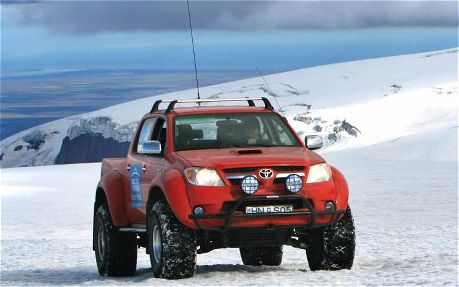 arctic-trucks-toyota-hilux-in-snow.jpg