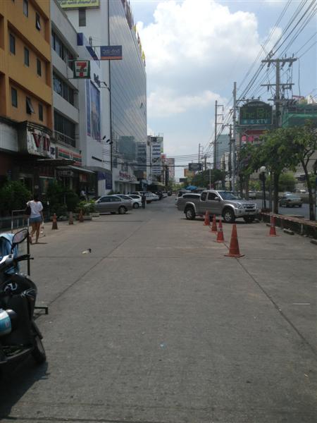 View from Huai Khwant MRT station towards Paddock.jpg