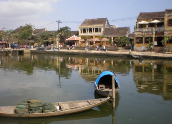 Riverside canal Restaurants.JPG