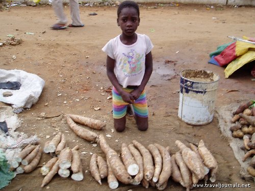 51990-anyone-for-some-cassava-maputo-mozambique.jpg